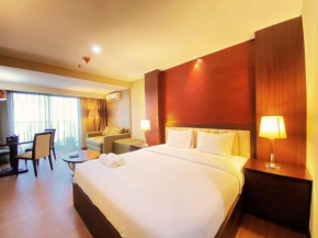 Fancy and Nice Studio at El Royale Apartment By Travelio